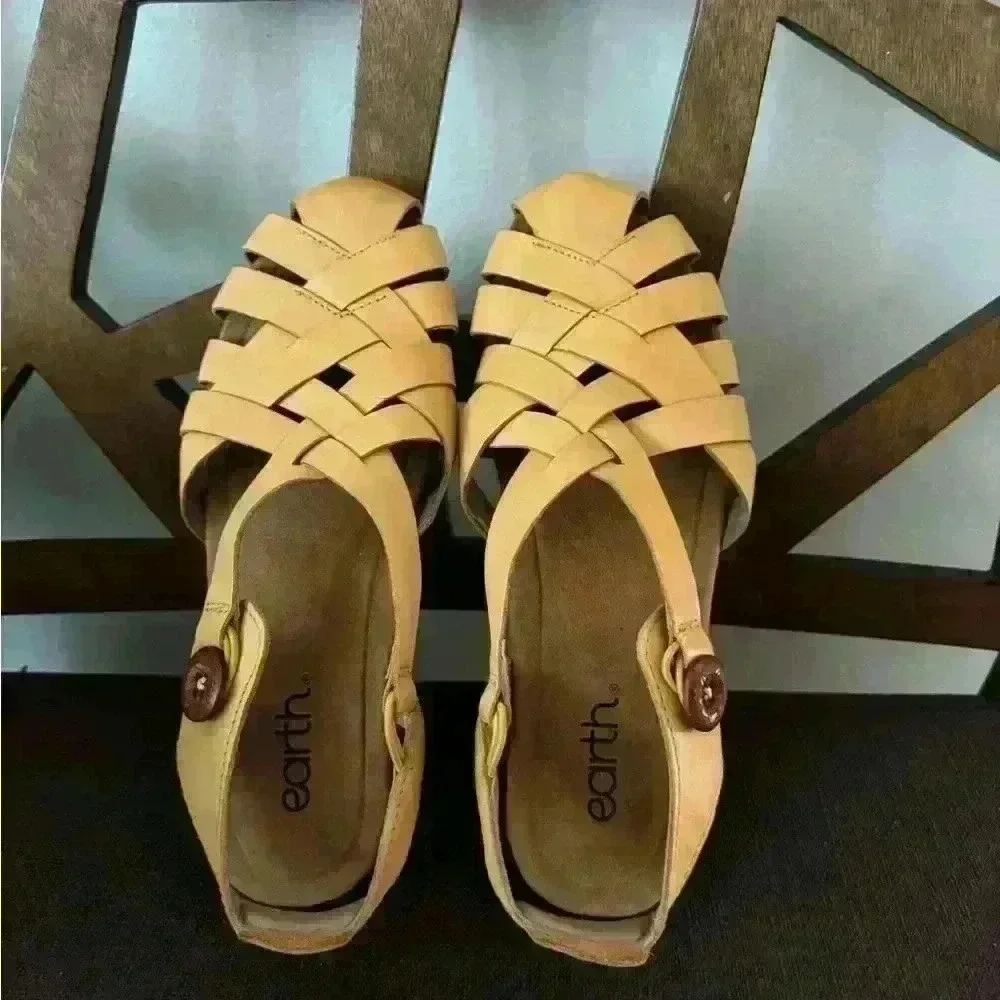 Earth Belita Sandals Women's 8M Yellow Leather Slingback Fisherman never wore